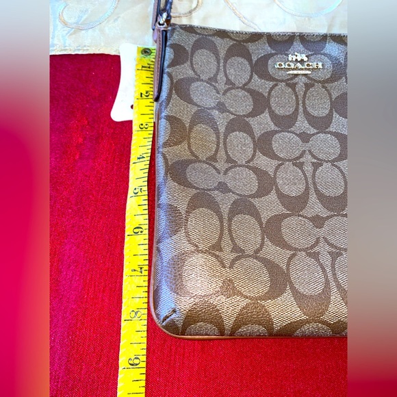 GORGEOUS🌟COACH SIGNATURE COATED CANVAS CROSSBODY 🌟GUC - CLEAN! - Picture 13 of 15